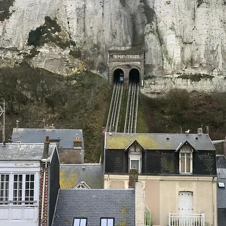 Le Phare, Grand Face