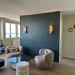 Le Phare, Grand Face Appartement