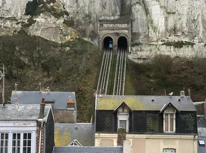 Le Phare, Grand Face