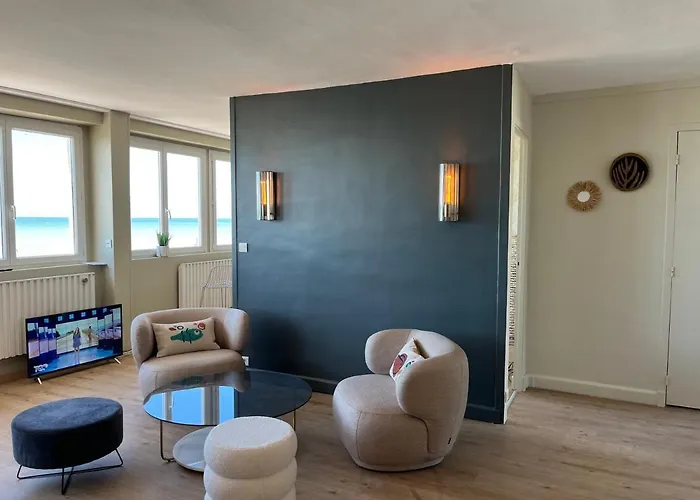 Le Phare, Grand Face Apartment